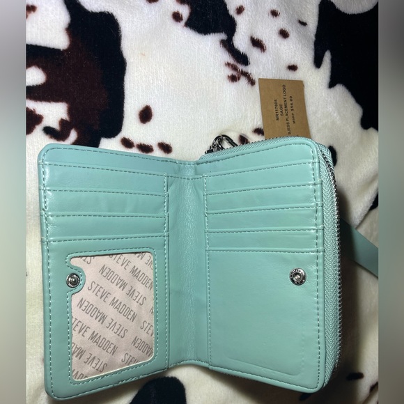 ✨BRAND NEW WITH TAGS STEVE MADDEN MINT/SAGE GREEN WALLET✨ - Picture 3 of 4